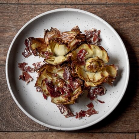 Candied artichokes with Iberian shavings