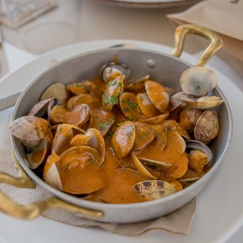 Clams in seaman's style