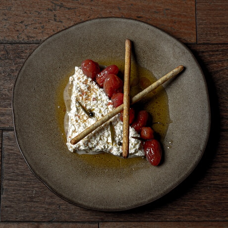 Salad with fresh cheese with tomato confit