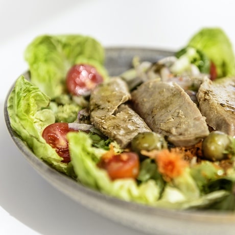 Green salad with tuna belly