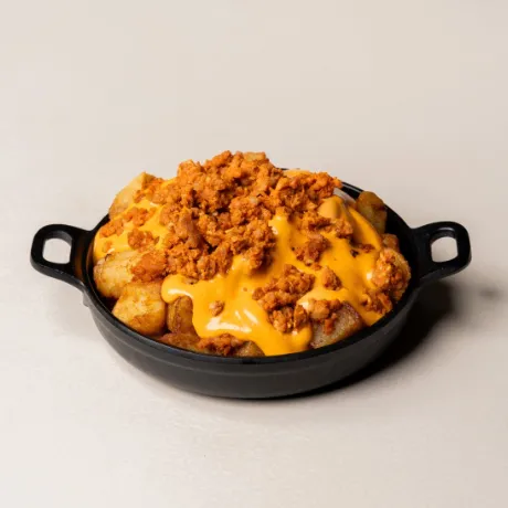Bravas del Pòsit con picadillo de chorizo