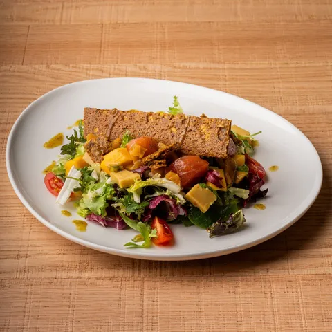Amanida amb salmó i mango