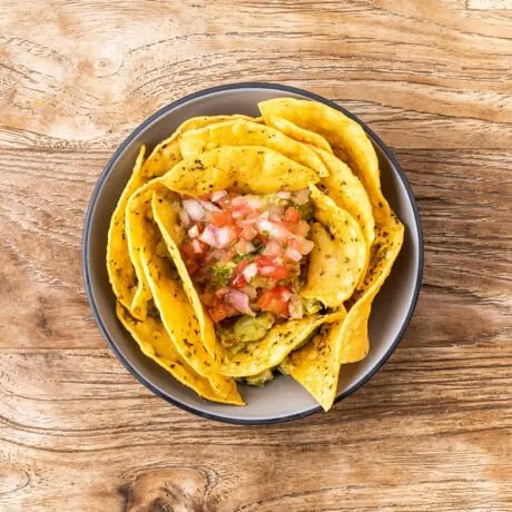 Guacamole amb nachos d'elaboració pròpia