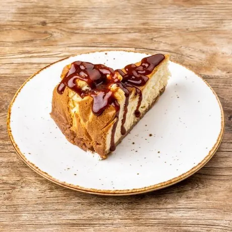 Tarta artesana de queso eco con mermelada de fresa y pimienta de Sichuan